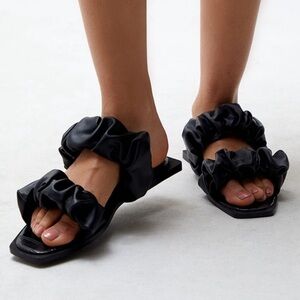 Black Ruffle Sandals Size 8 • Circus NY